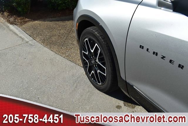 Used 2023 Chevrolet Blazer RS w/ Driver Confidence II Package FWD image 16
