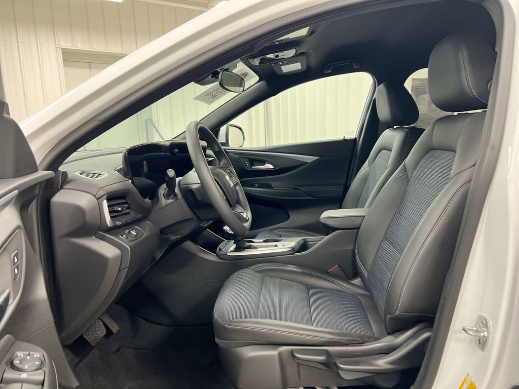 Used 2024 Buick Envista Preferred image 19