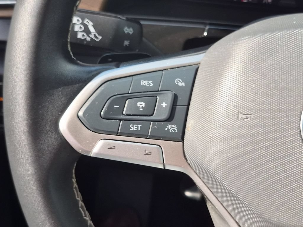 Used 2025 Volkswagen Atlas SE FWD image 21