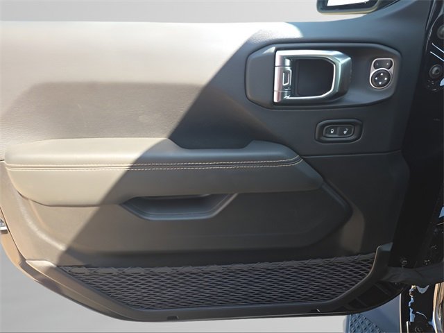 Used 2025 Jeep Gladiator Sport image 11