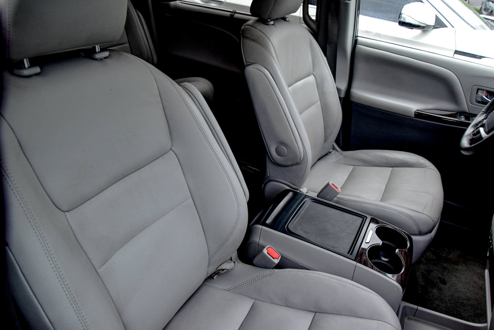 Used 2015 Toyota Sienna XLE FWD image 10