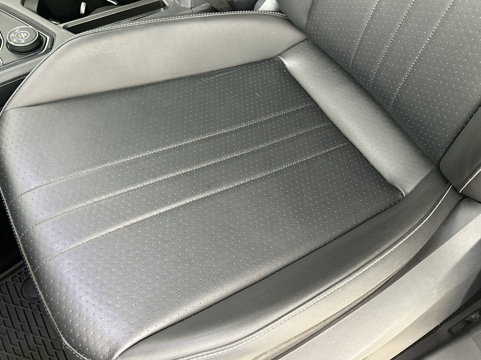 Certified 2023 Volkswagen Tiguan SE w/ Panoramic Sunroof Package AWD/4WD image 40