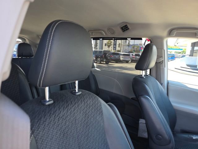 Used 2014 Toyota Sienna SE FWD image 15