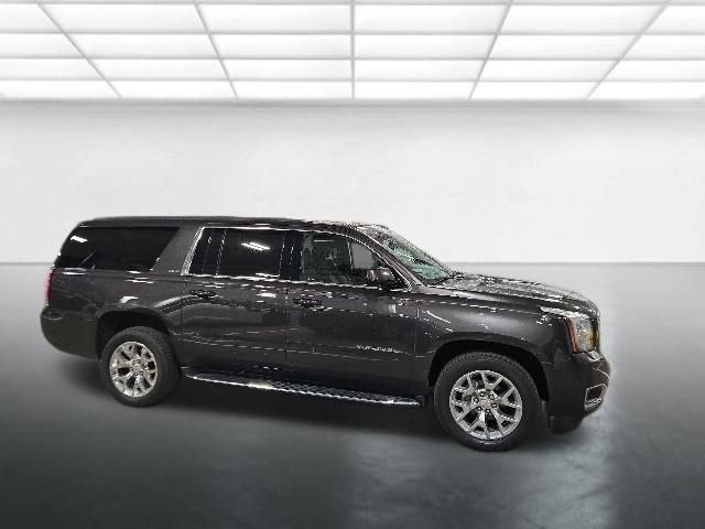 Used 2017 GMC Yukon XL SLE w/ SLE Value Package AWD/4WD image 3