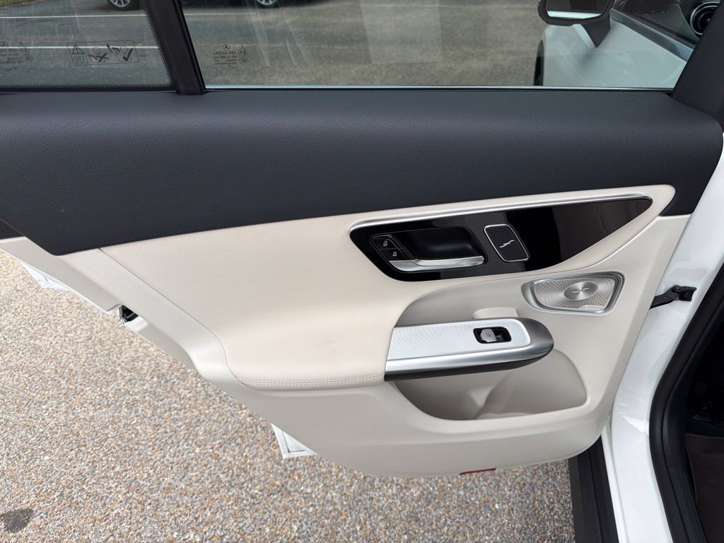 Used 2025 Mercedes-Benz GLC 300 image 15