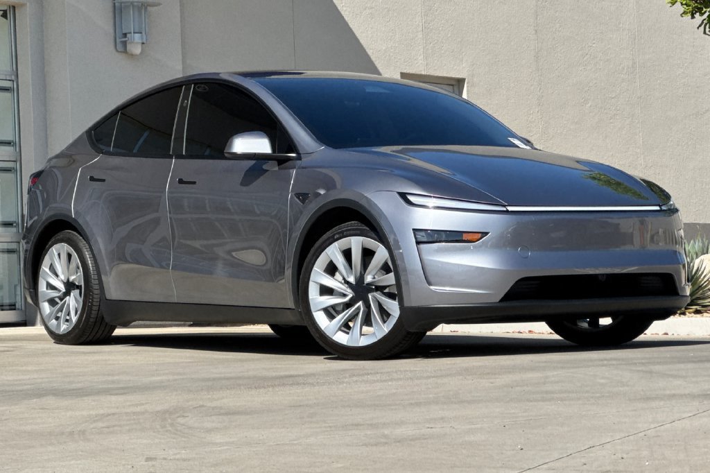 Used 2026 Tesla Model Y Long Range AWD/4WD image 2