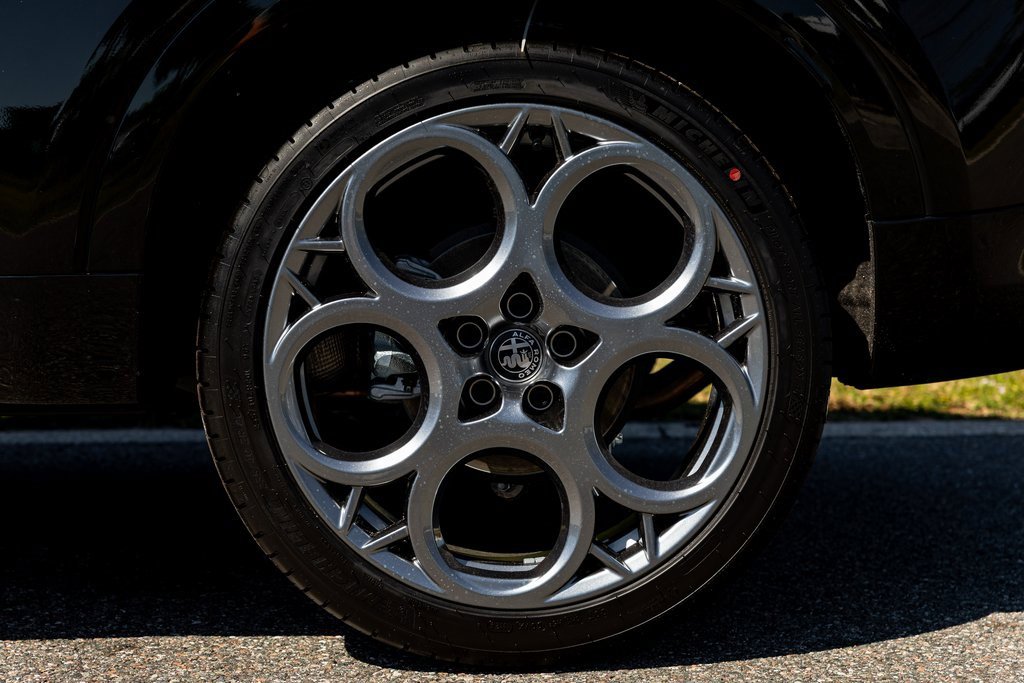 New 2025 Alfa Romeo Tonale w/ Premium Package image 19