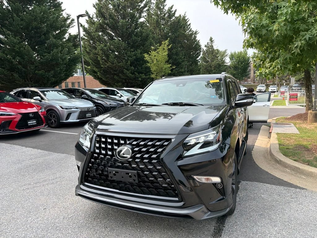 Used 2022 Lexus GX 460 Premium w/ Accessory Package AWD/4WD image 2