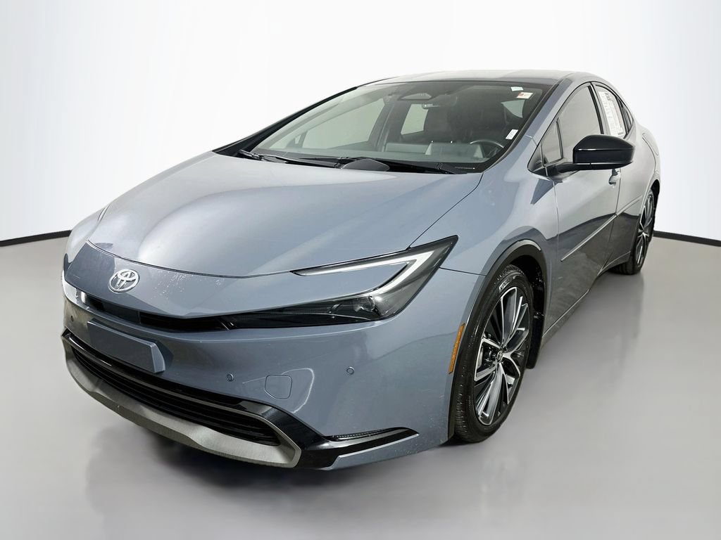 Used 2023 Toyota Prius XLE FWD image 3