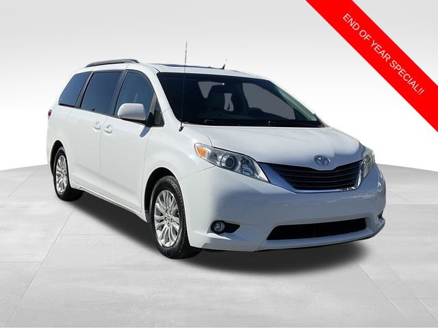 Used 2011 Toyota Sienna XLE image 1