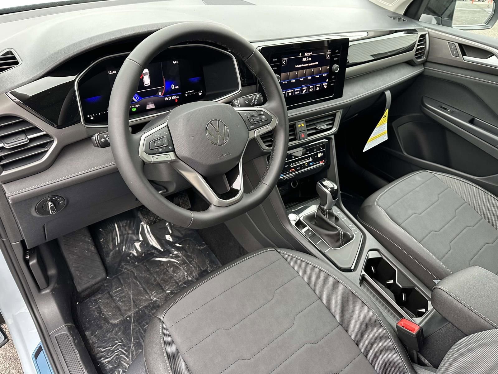 New 2026 Volkswagen Taos SE image 10