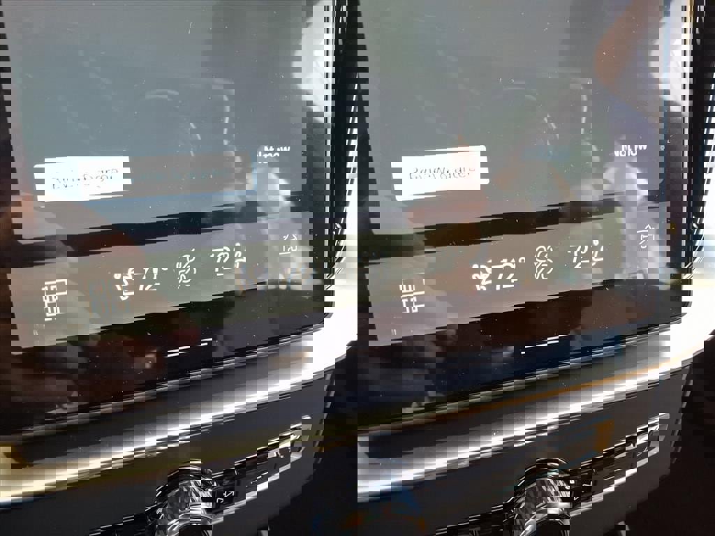 New 2026 Volvo XC90 B6 Plus w/ Protection Package Premier image 20