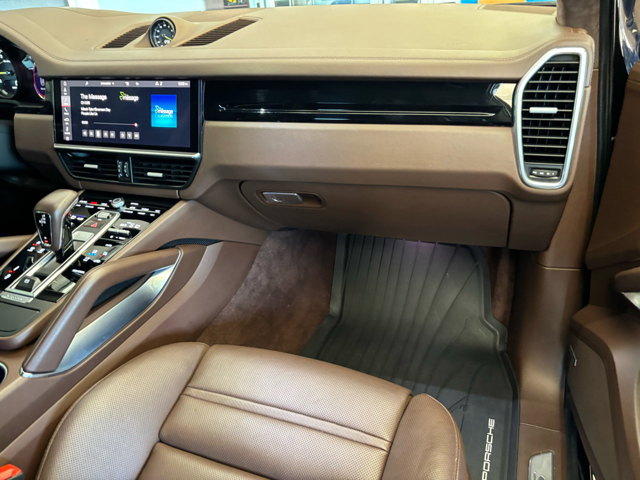 Used 2021 Porsche Cayenne Turbo S image 33