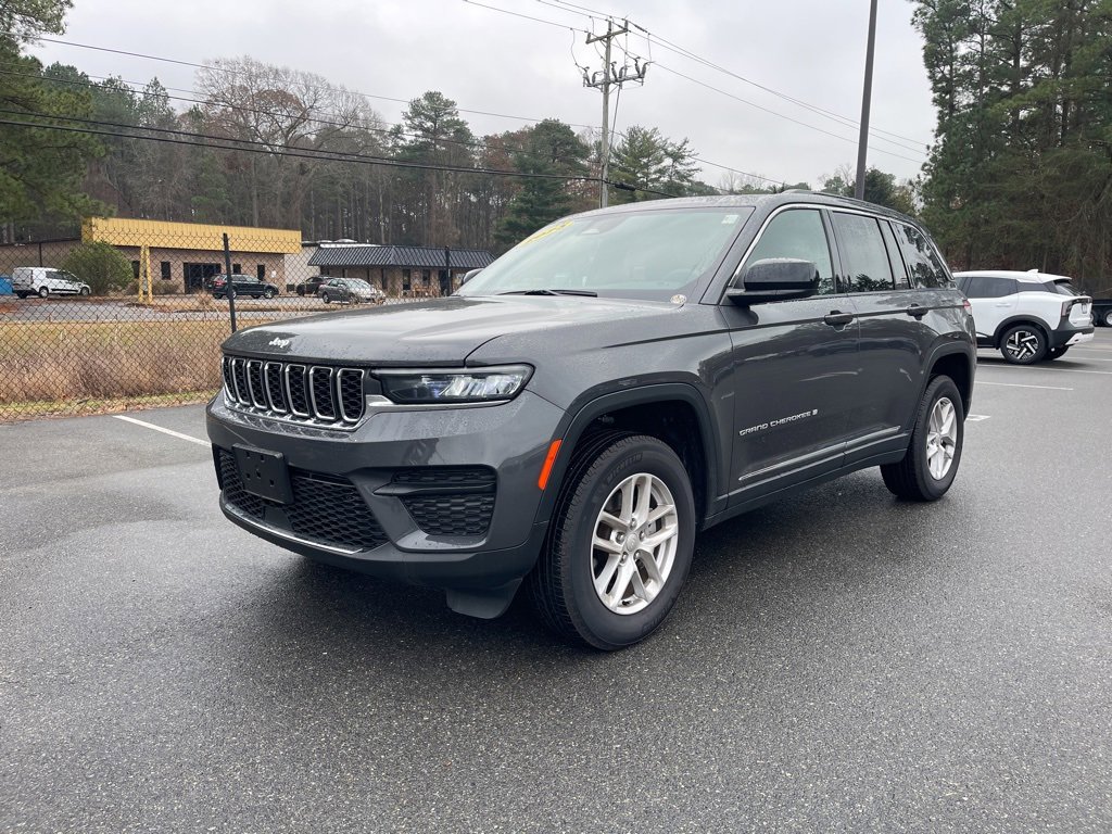 Used 2025 Jeep Grand Cherokee Laredo X w/ Luxury Tech Group I image 2