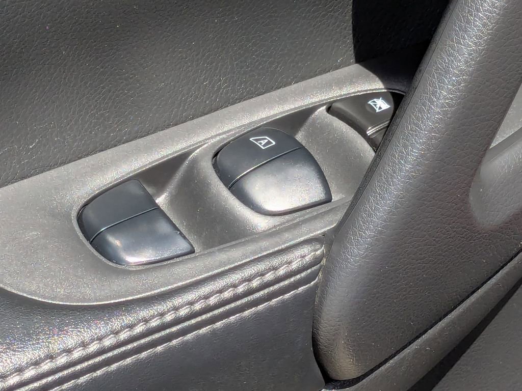Used 2022 Nissan Rogue Sport SV w/ Technology Package AWD/4WD image 12