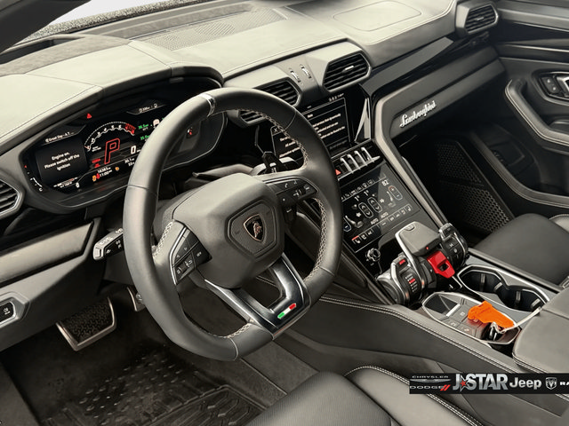 Used 2022 Lamborghini Urus AWD/4WD image 11