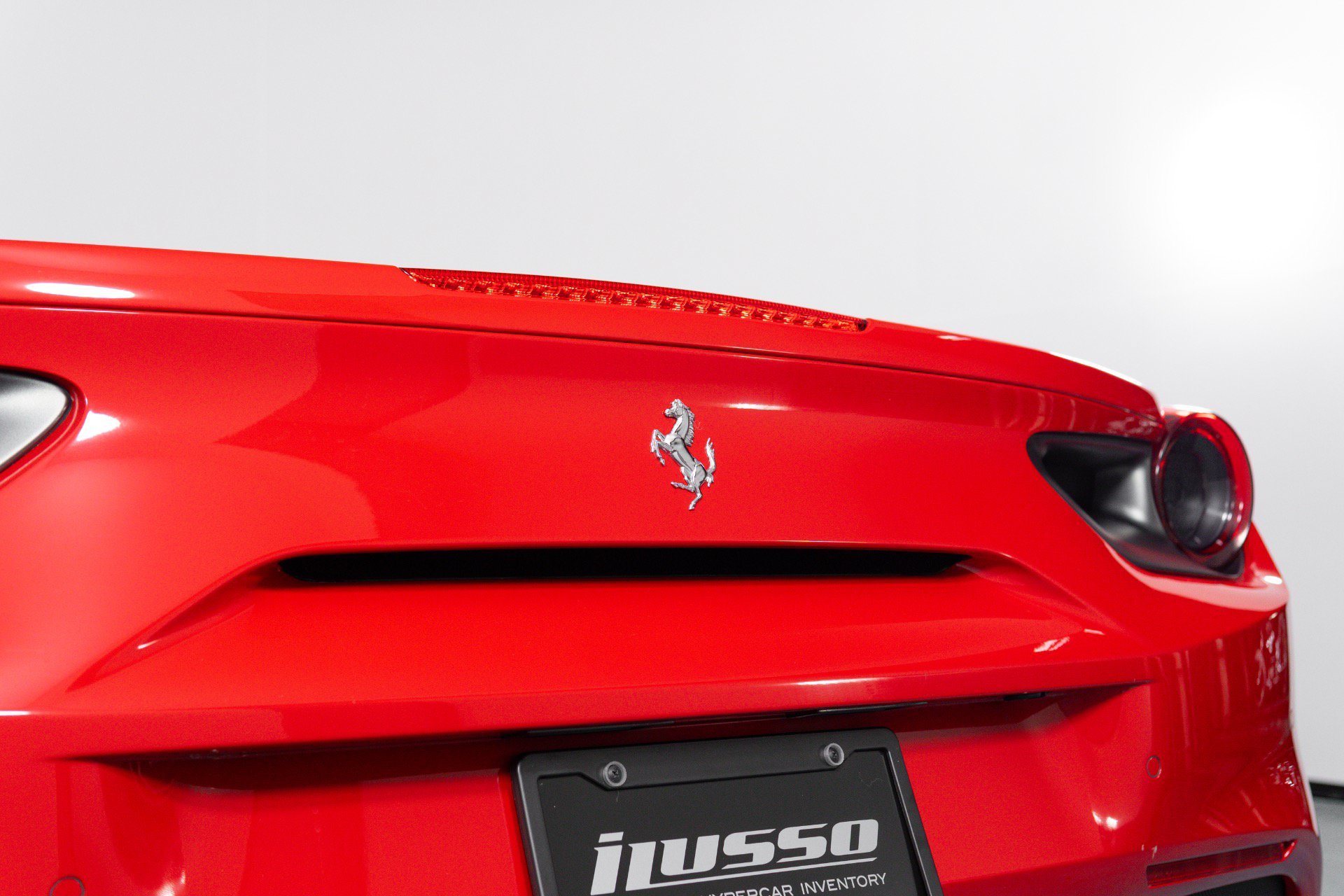 Used 2017 Ferrari 488 GTB RWD image 23
