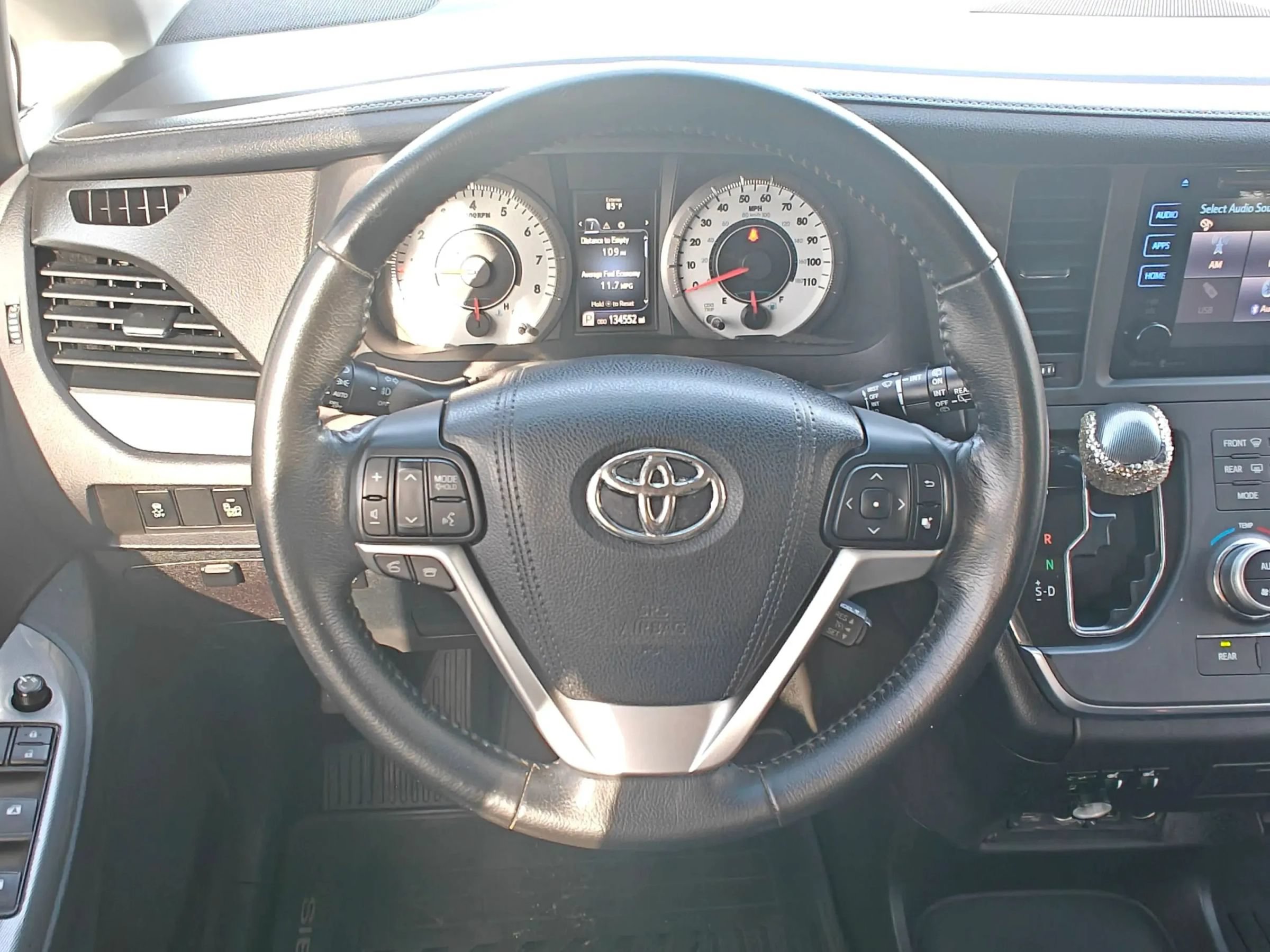 Used 2015 Toyota Sienna SE w/ SE Preferred Package FWD image 16
