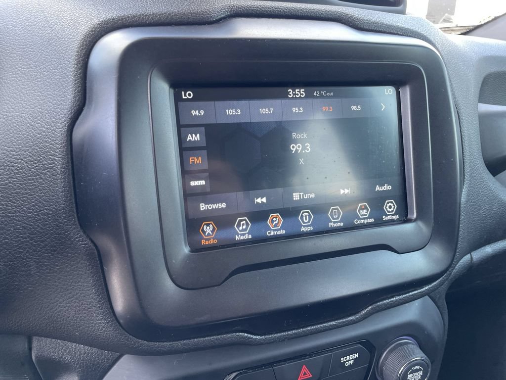 Used 2019 Jeep Renegade Latitude FWD image 12