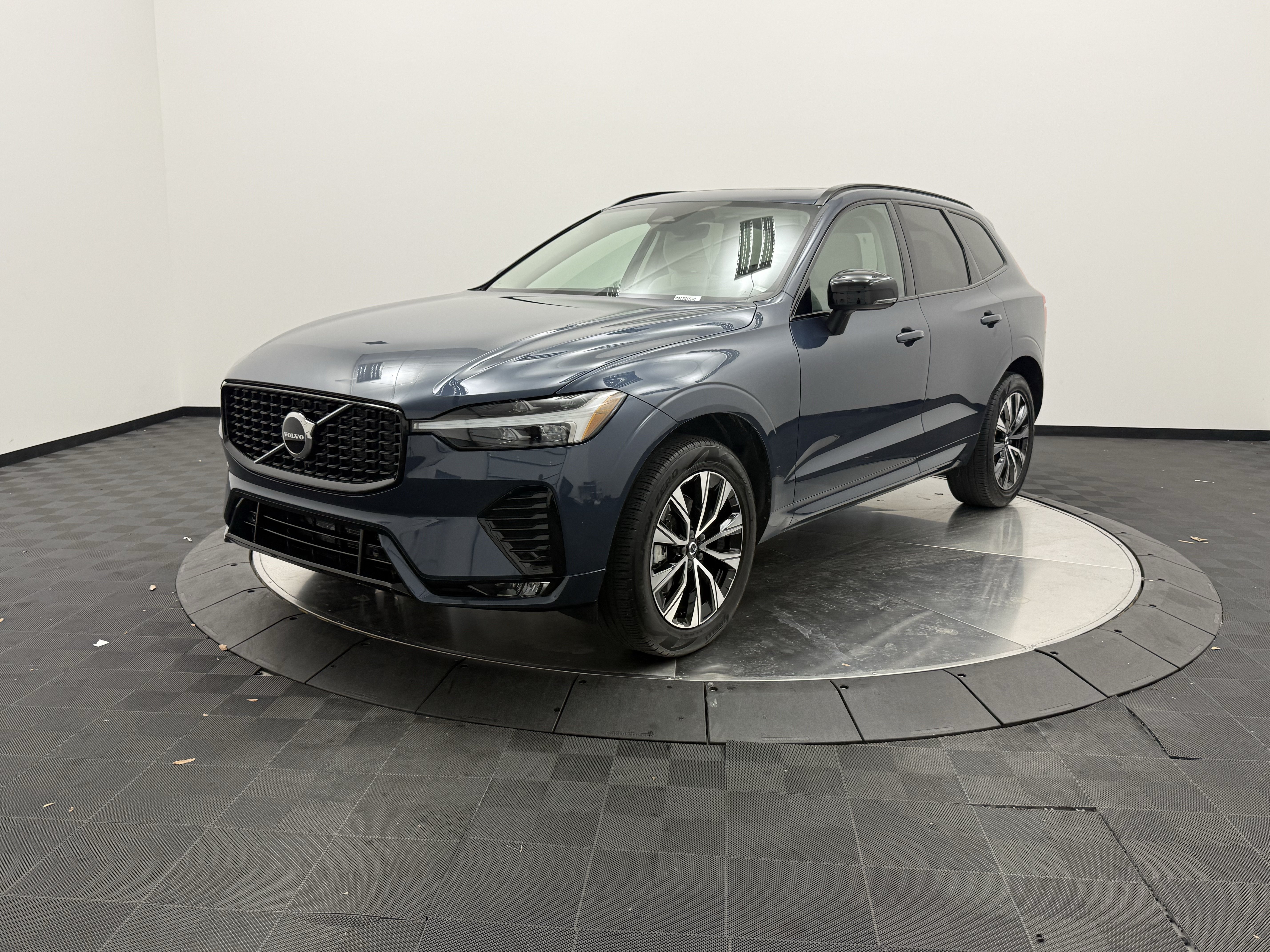 Certified 2024 Volvo XC60 B5 Core w/ Protection Package Premier AWD/4WD image 3