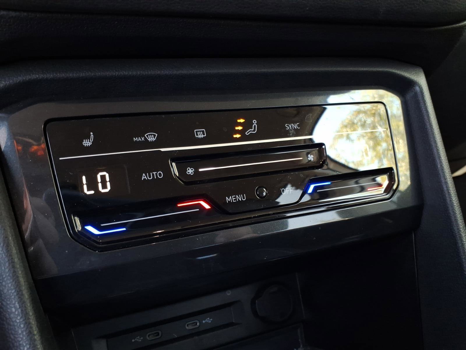 Certified 2022 Volkswagen Tiguan SE image 27