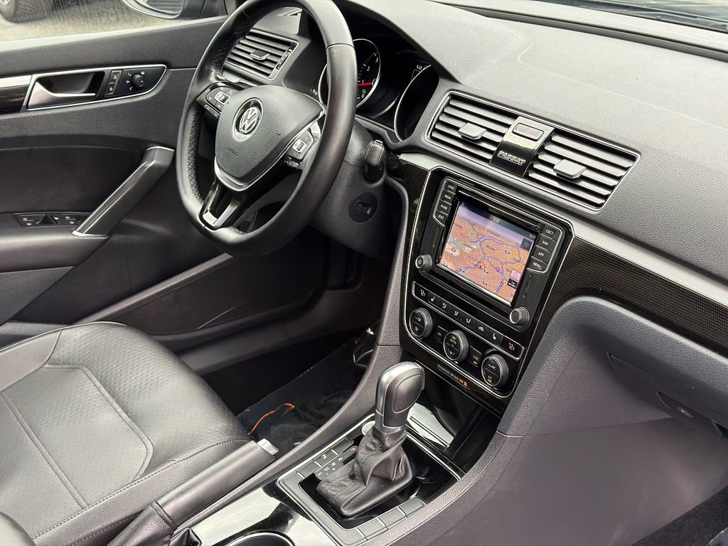 Used 2019 Volkswagen Passat 2.0T SE R-Line FWD image 7