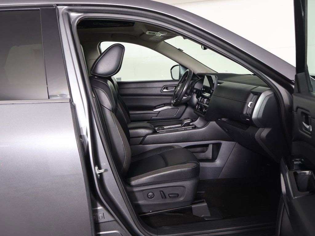 Used 2024 Nissan Pathfinder SL w/ SL Premium Package image 32