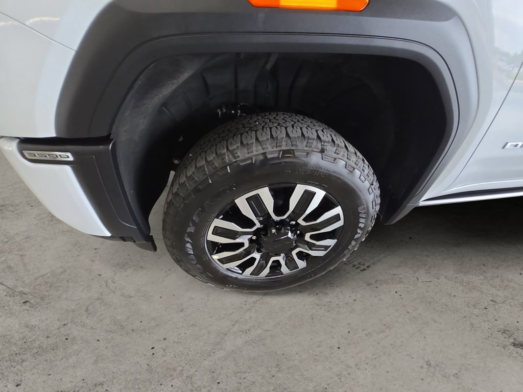 Certified 2026 GMC Sierra 3500 Denali Ultimate AWD/4WD image 9