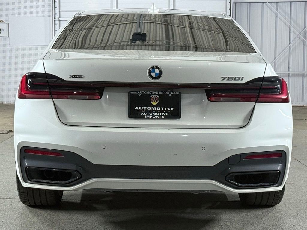 Used 2022 BMW 750i xDrive w/ Executive Package image 11