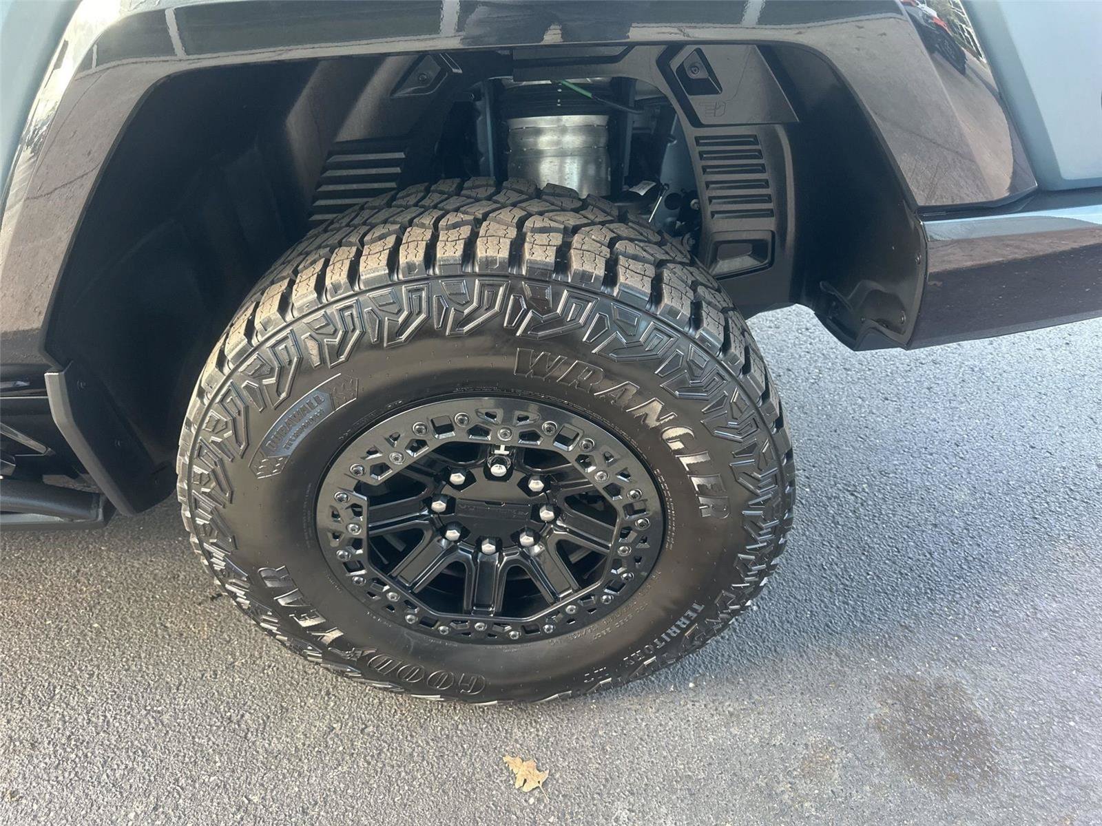 Used 2024 GMC Hummer EV 3X w/ Omega Edition AWD/4WD image 21
