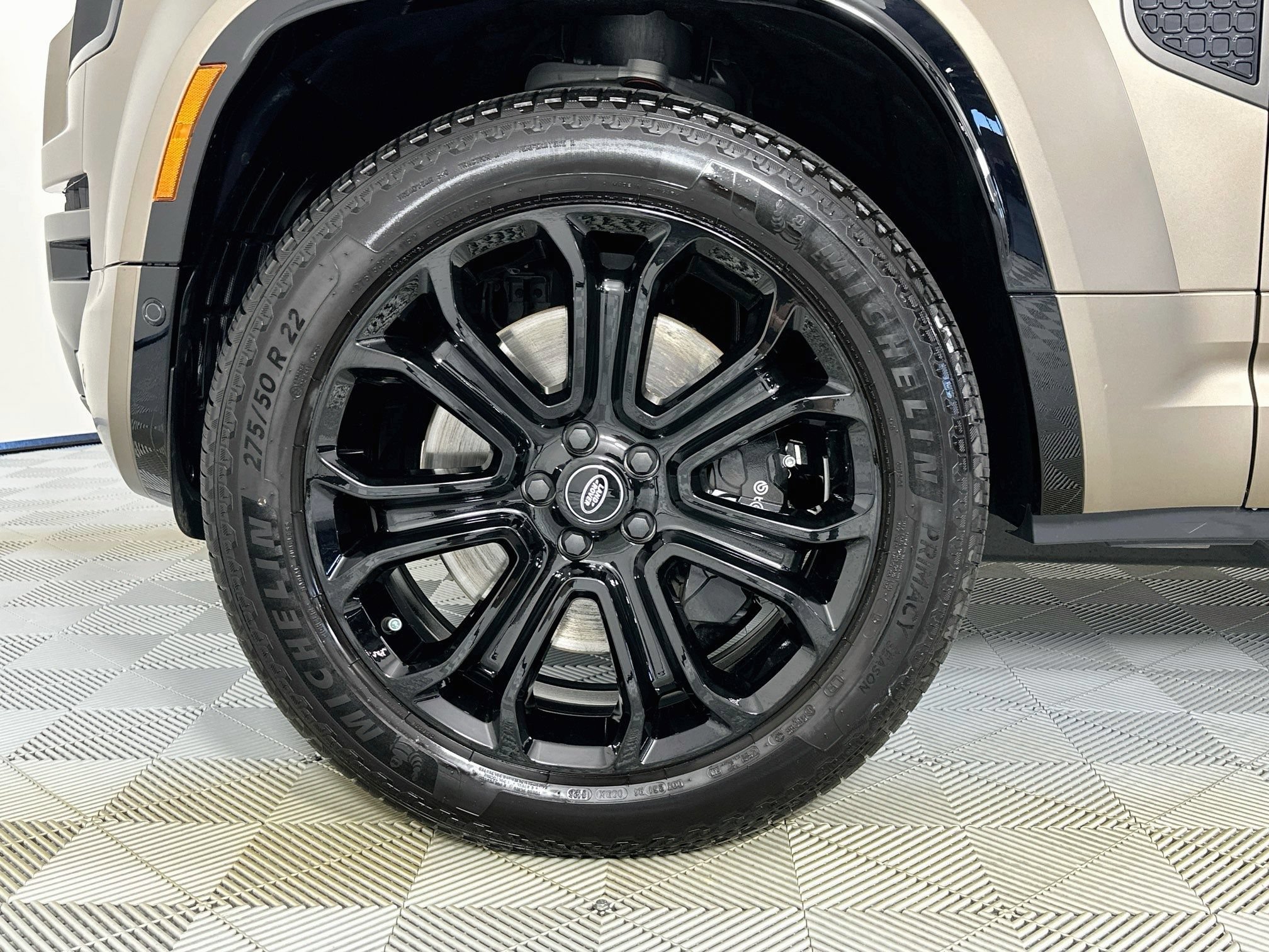 Certified 2025 Land Rover Defender 110 AWD/4WD image 9