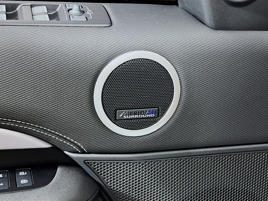 Used 2025 Land Rover Discovery Dynamic SE AWD/4WD image 19