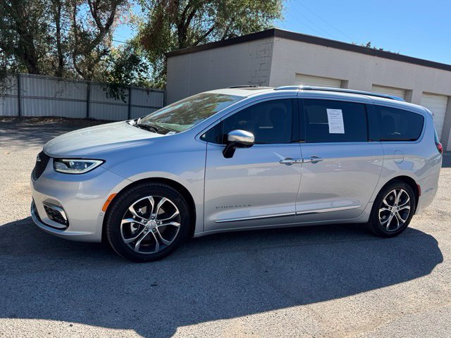 Used 2026 Chrysler Pacifica Pinnacle FWD image 3