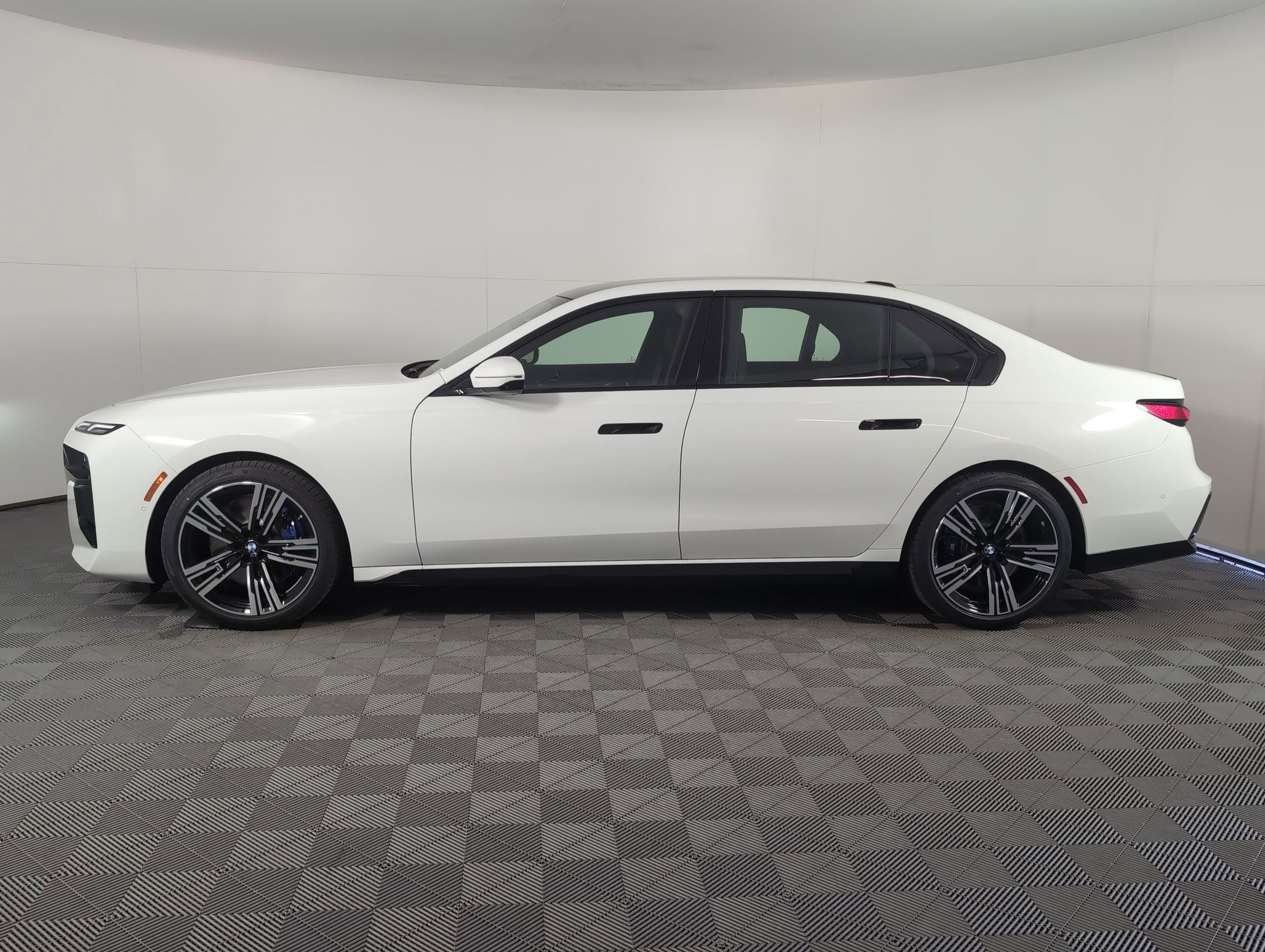 New 2026 BMW 740i video 2