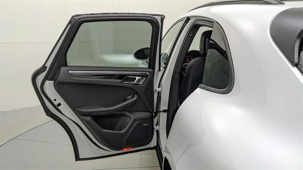 Used 2022 Porsche Macan image 40