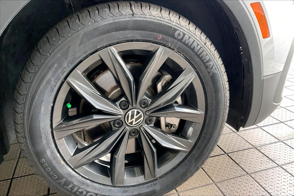Used 2024 Volkswagen Tiguan SE FWD image 33
