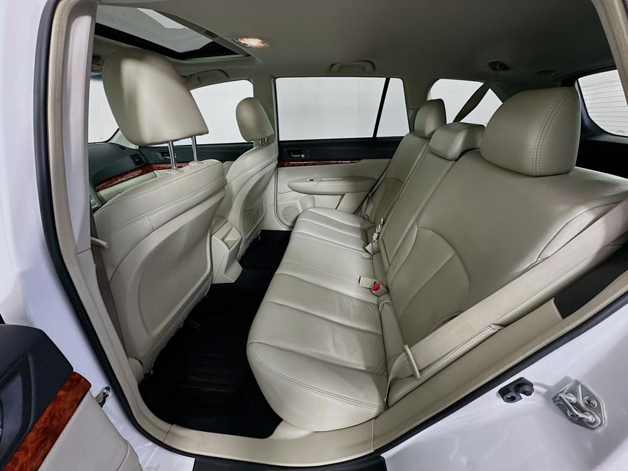 Used 2010 Subaru Outback 3.6R Limited image 37