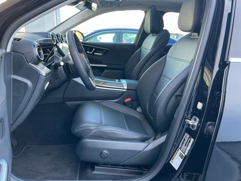 Used 2024 Mercedes-Benz GLC 300 image 34