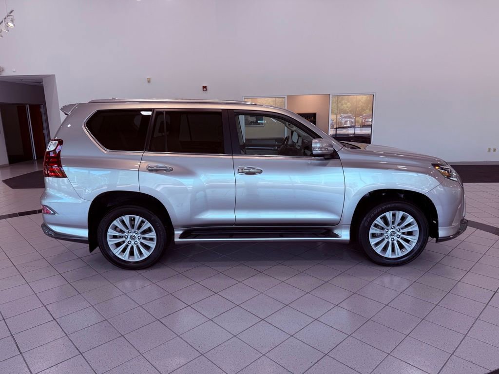 Used 2022 Lexus GX 460 Luxury w/ Sport Design Package AWD/4WD image 16