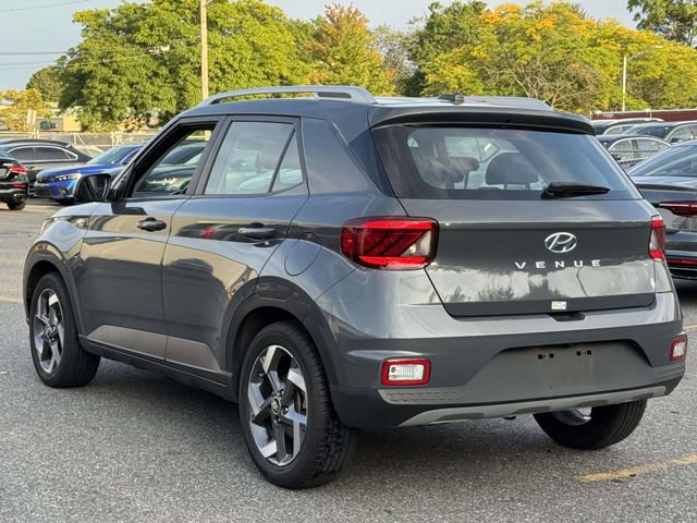 Used 2024 Hyundai Venue Limited FWD image 8