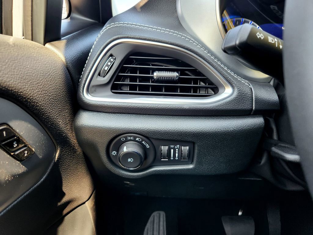 New 2026 Chrysler Pacifica Limited w/ Uconnect Theater Family Group image 13