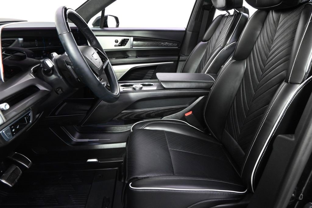 Certified 2026 Cadillac Vistiq Platinum w/ LPO, Floor Liner Package AWD/4WD image 18