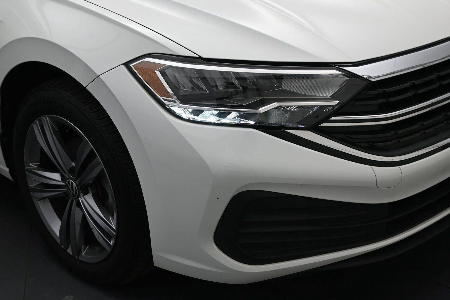 Used 2023 Volkswagen Jetta SE w/ Panoramic Sunroof Package FWD image 15