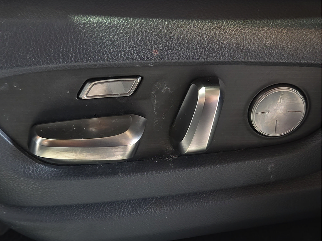 Used 2023 Lexus LX 600 4WD w/ Accessory Package (Z1) image 19