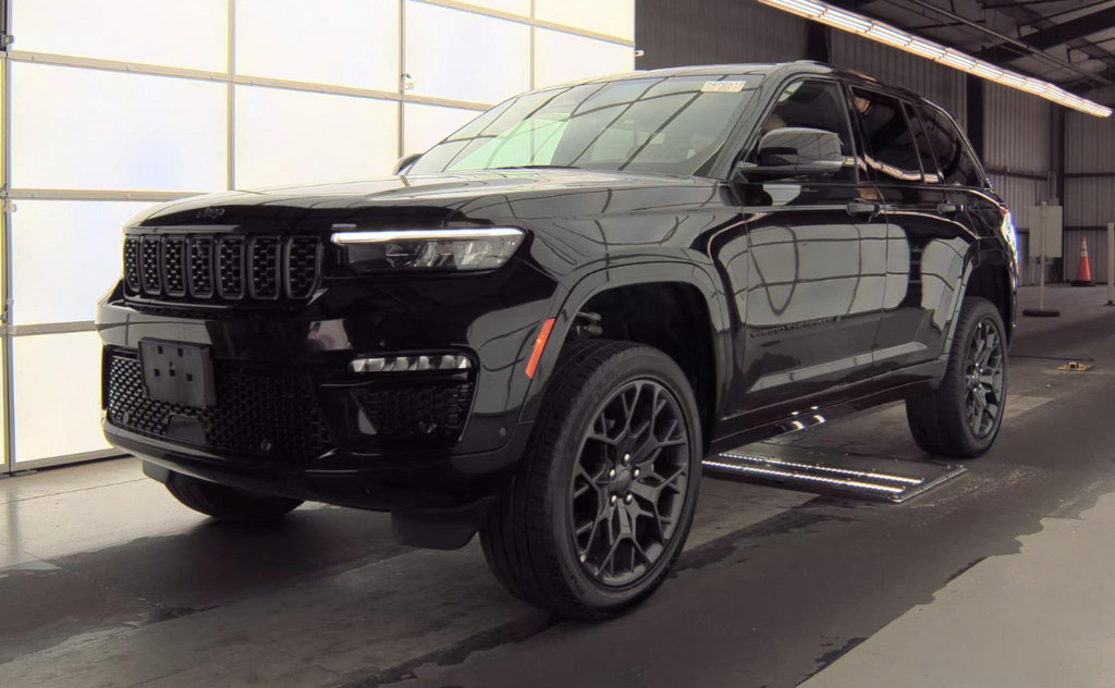 Used 2025 Jeep Grand Cherokee Summit w/ Obsidian Package AWD/4WD image 1