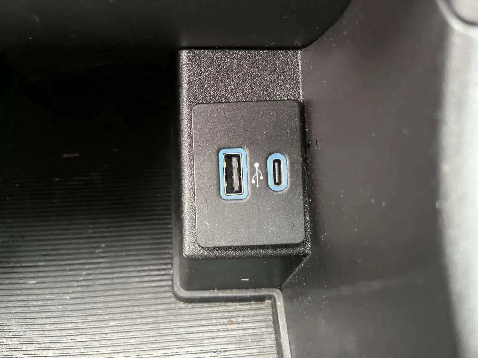 Used 2023 Ford Edge SEL image 12