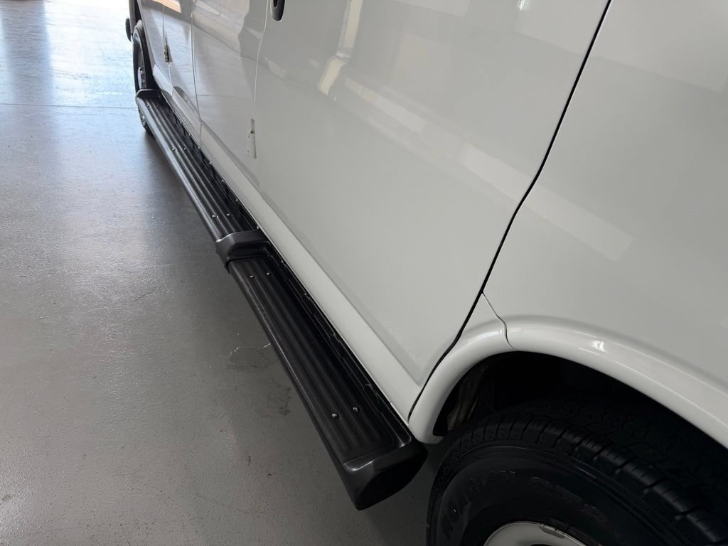Used 2020 Chevrolet Express 3500 LT w/ LT Preferred Equipment Group RWD image 28