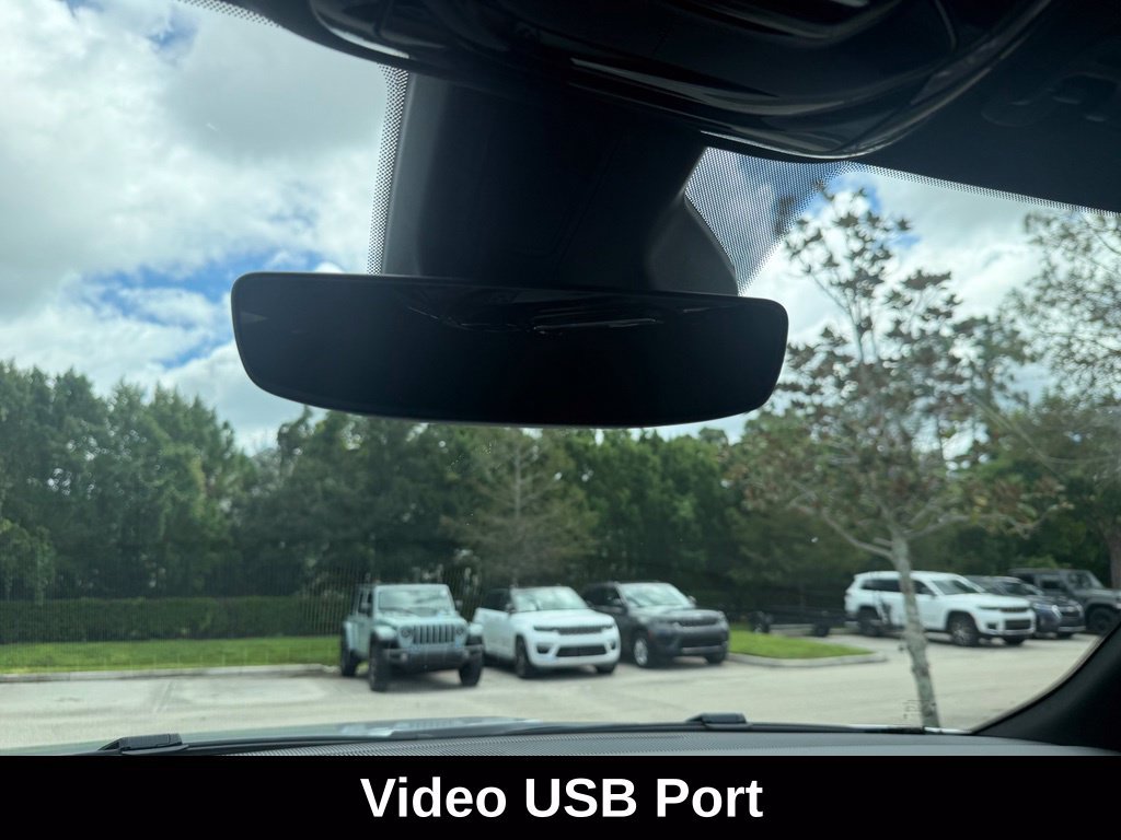 New 2026 Jeep Grand Wagoneer Summit AWD/4WD image 11