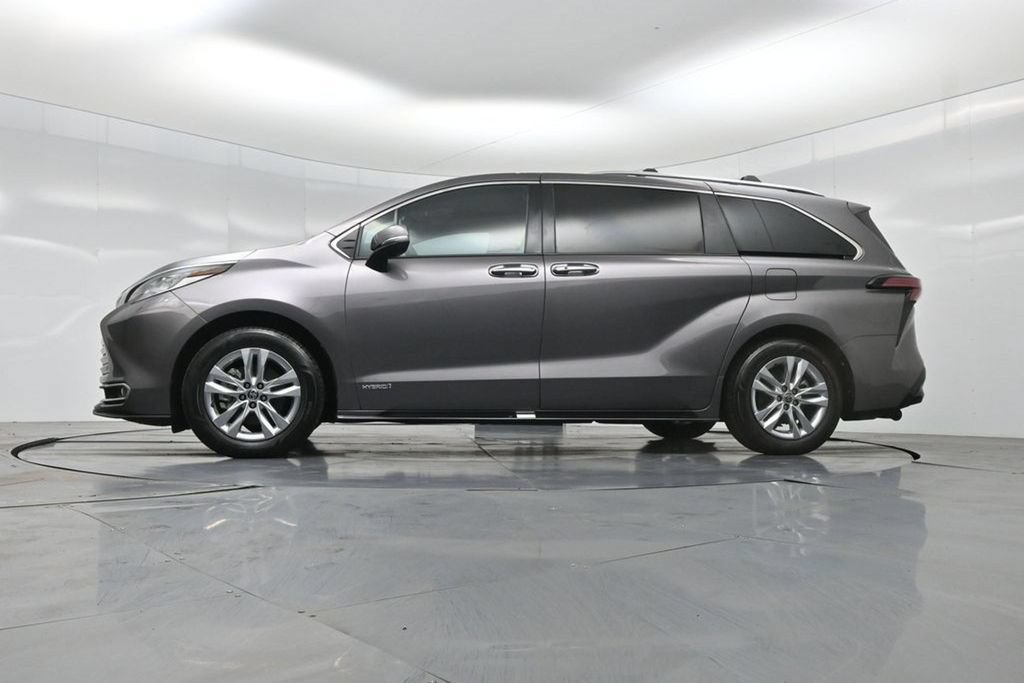 Used 2021 Toyota Sienna Limited FWD image 57