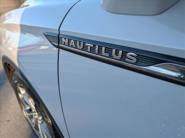 Used 2022 Lincoln Nautilus Reserve image 10